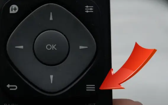 Detalle del botón para abrir la lista de canales con el mando de TV Philips